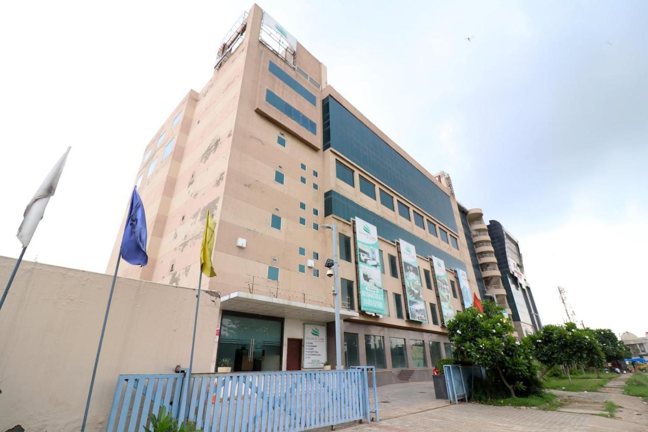 Capital O 19296 Joy Inn & Suites Bhiwadi Exterior foto